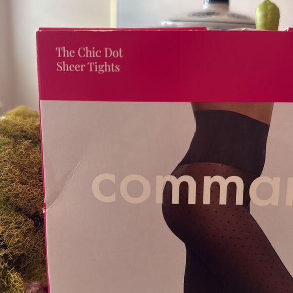 NIB Commando Chic Dot Sheer Tights
Box opened/damage not used - Picture 4 of 6